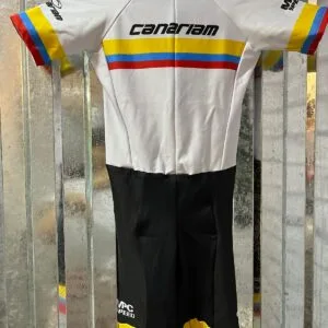 WhatsApp Image 2025-09-04 at 5.27.19 PM Uniforme Canariam Blanco Colombia Talla 10